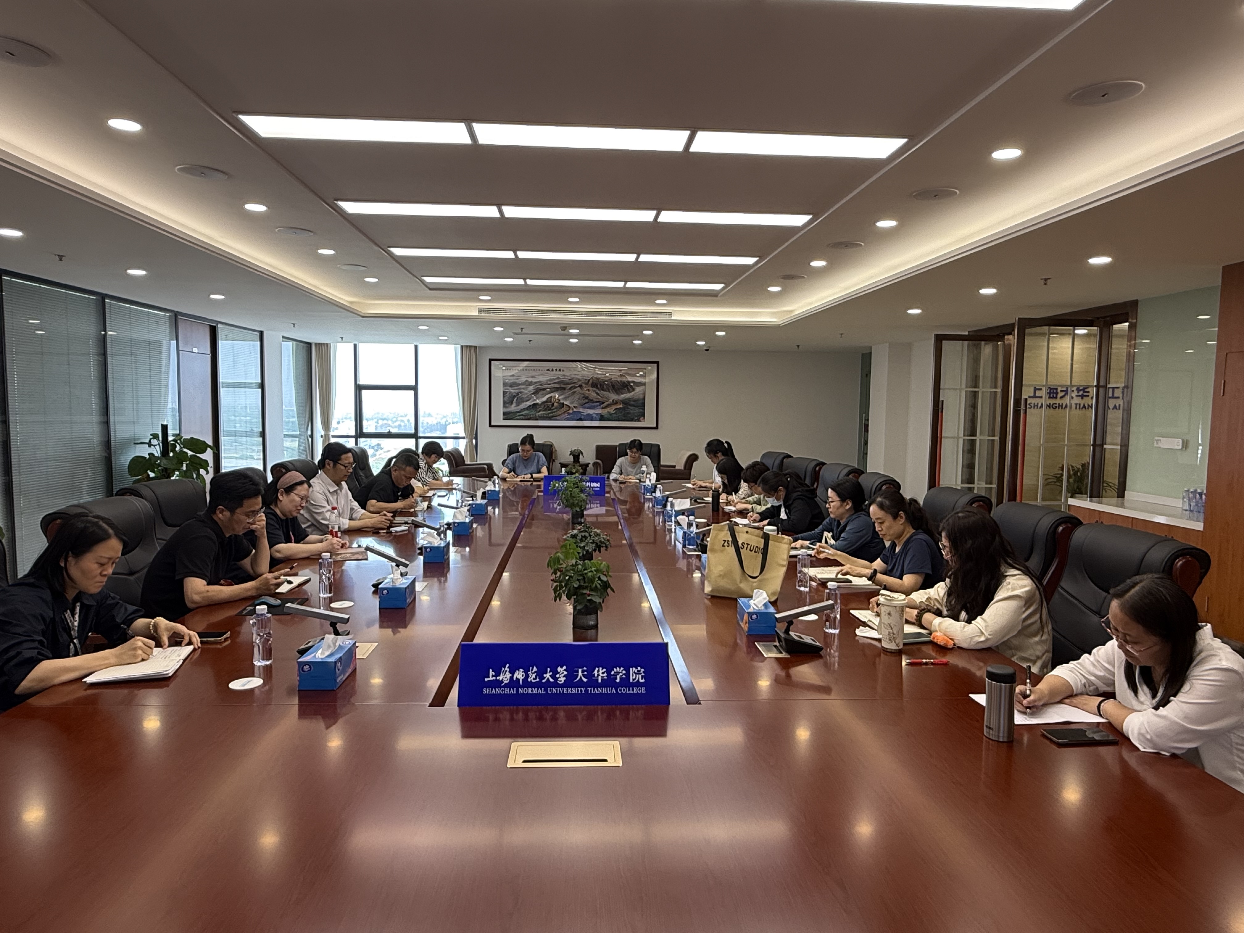 “校企融合、博士领航”，笃行实干促转设 ——人工智能学院召开专项会议