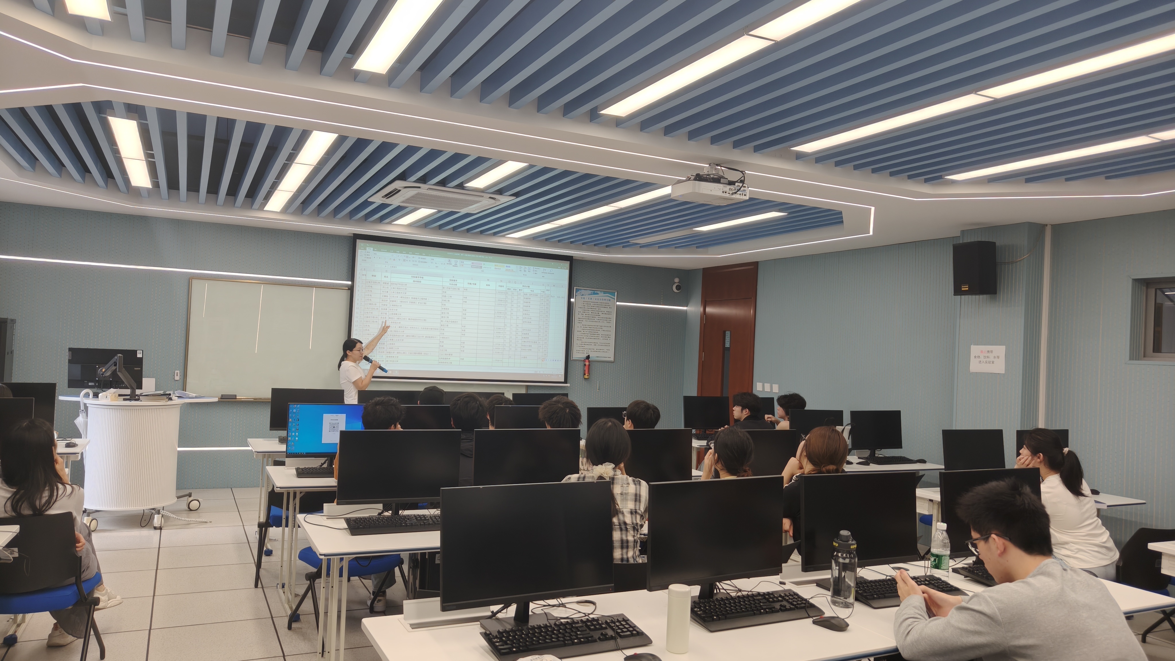 精准考研领航，聚力逐梦前行——人工智能学院开展大四考研专项指导会