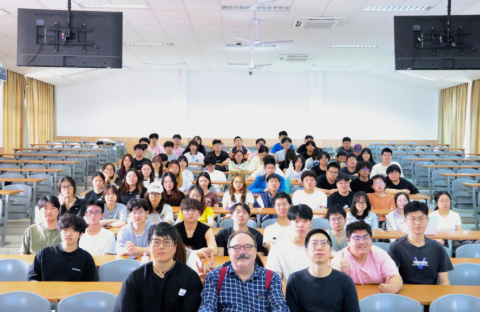英国赫特福德大学教师讲授课程《Digital Electronics》顺利结课