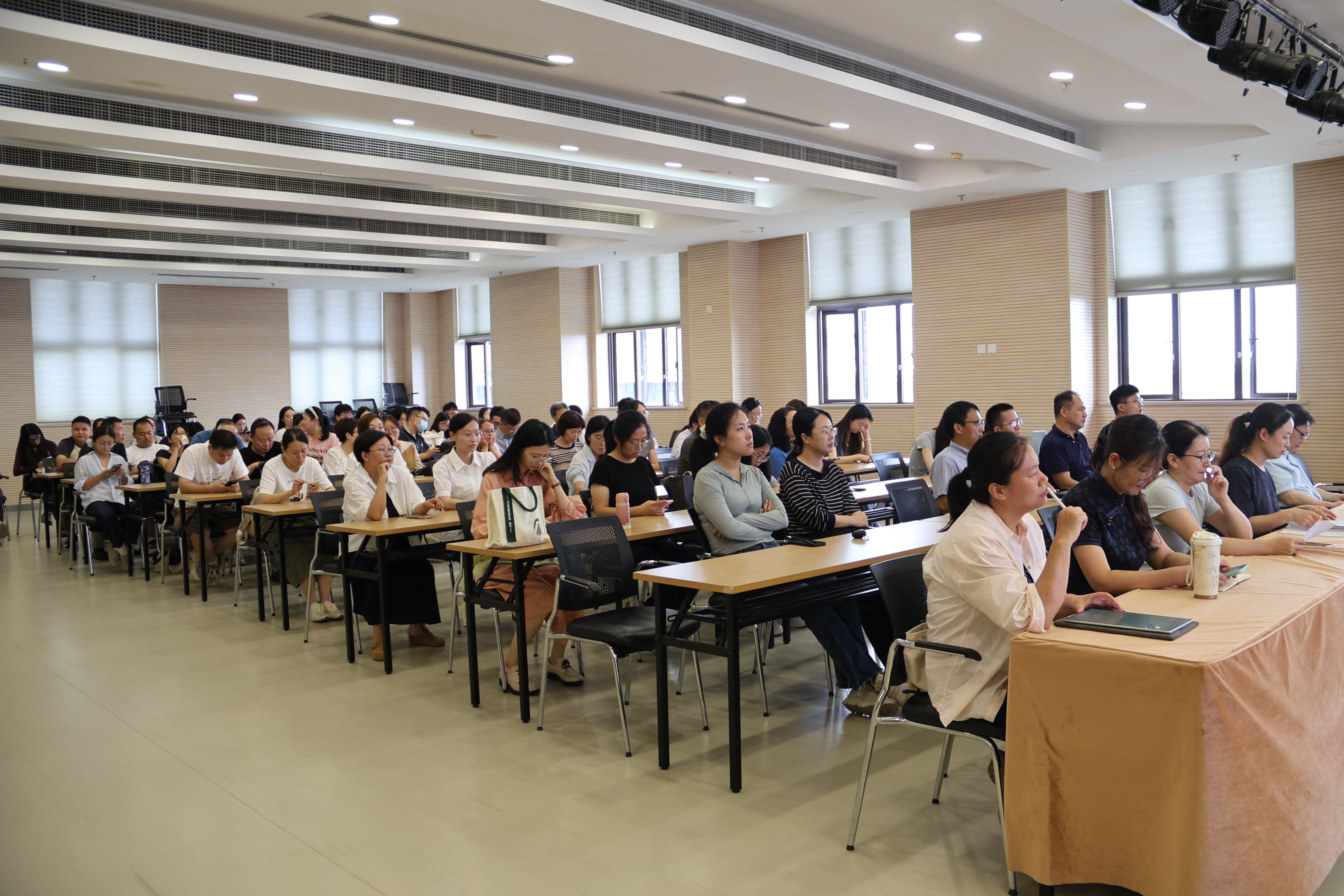 人工智能学院召开2026-2027学年第一学期全体教职工大会